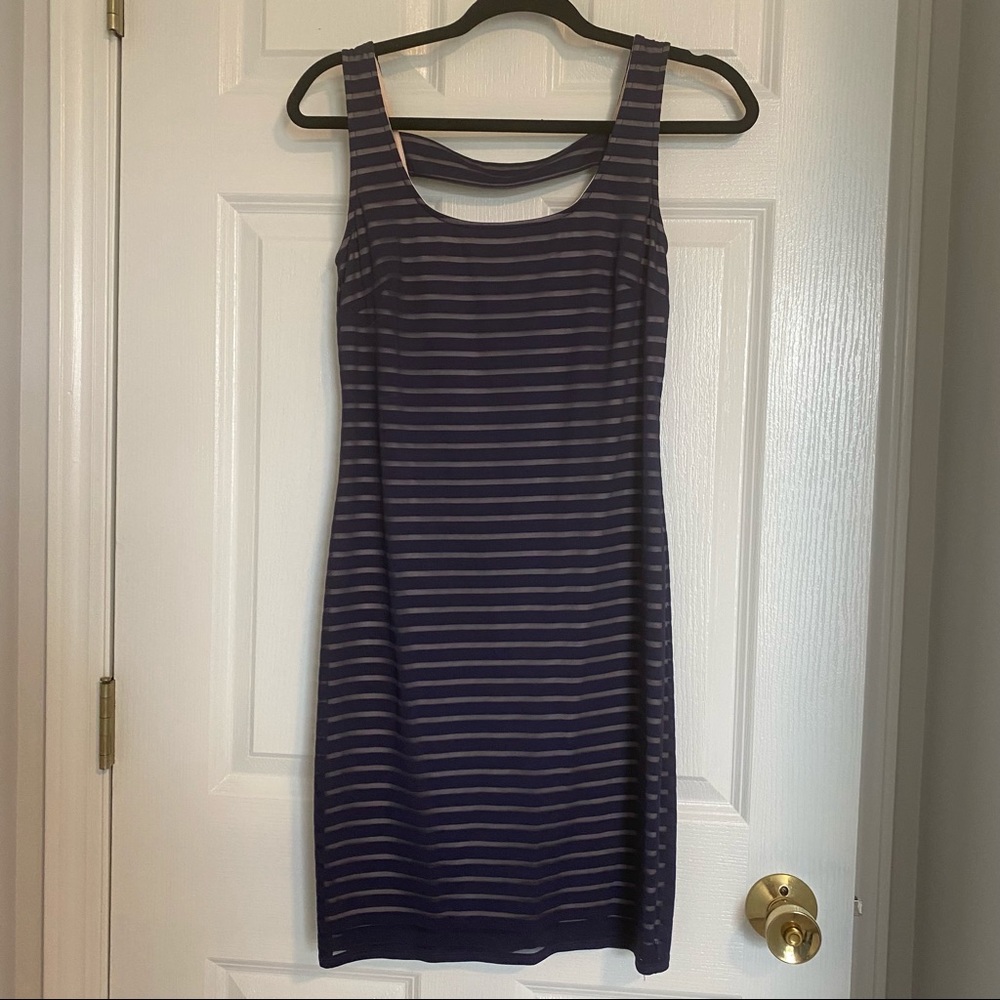 Jennifer Lopez bodycon navy blue dress.